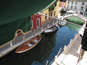 Ca' San Trovaso - 6 Rooms Venedig